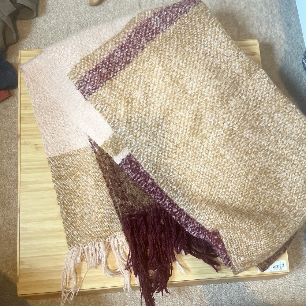 HM Scarf